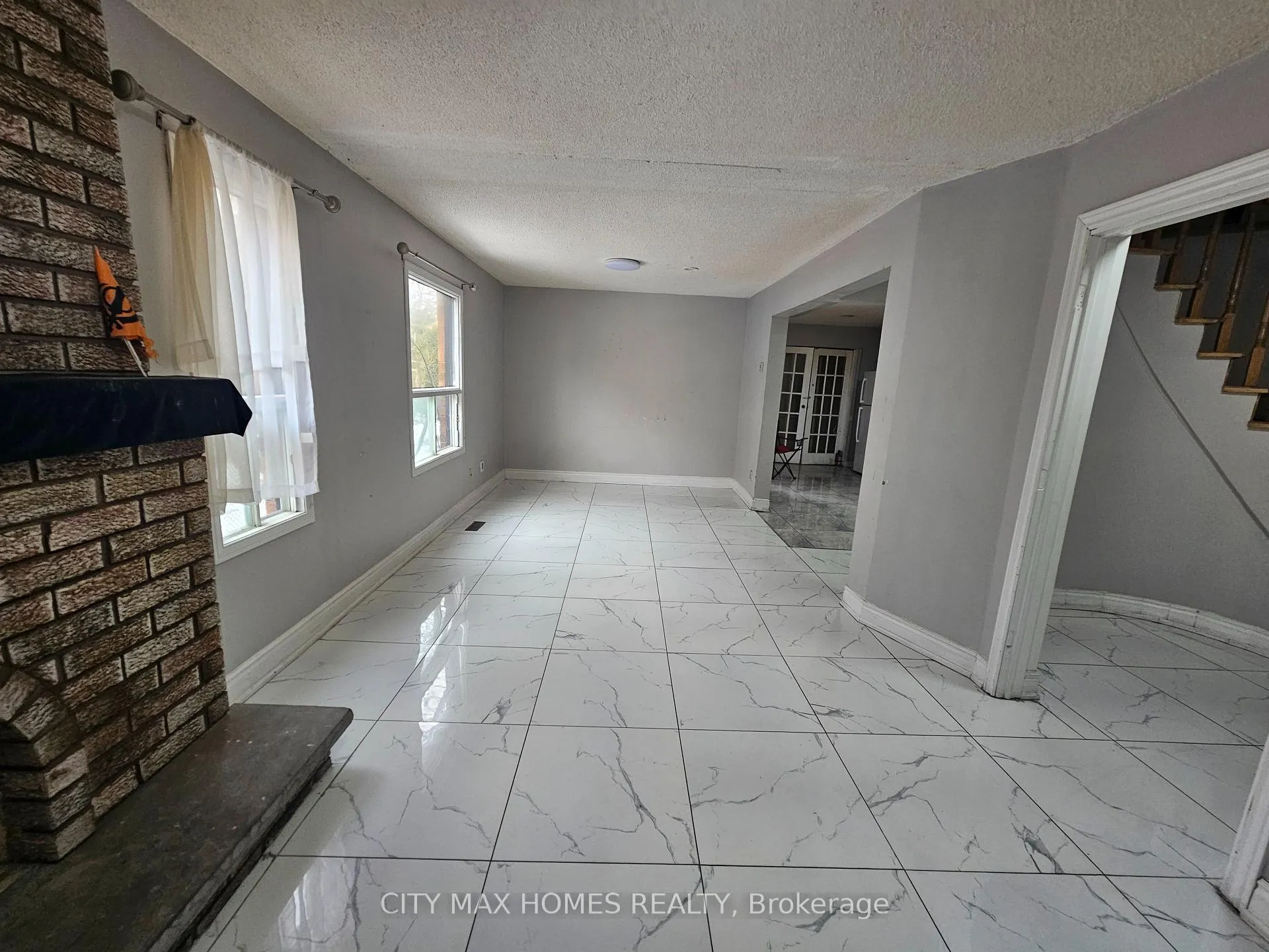 Photo 2 of 20 Windmill Boulevard, Brampton, Fletcher's Creek South — HOMEH