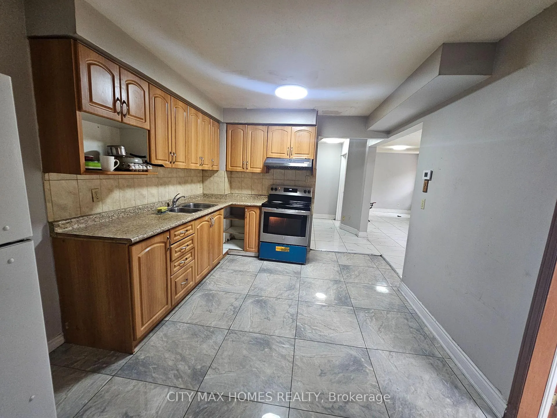 Photo 3 of 20 Windmill Boulevard, Brampton, Fletcher's Creek South — HOMEH