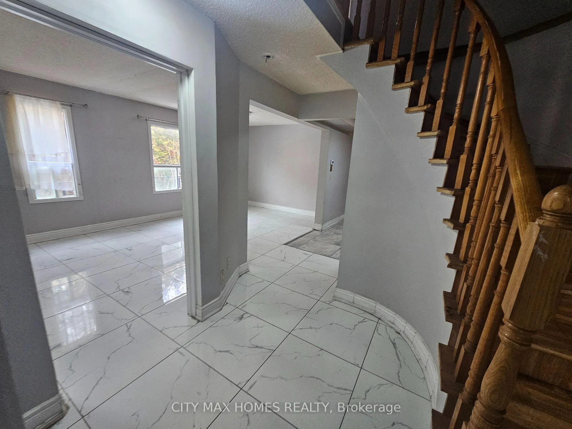 Photo 4 of 20 Windmill Boulevard, Brampton, Fletcher's Creek South — HOMEH