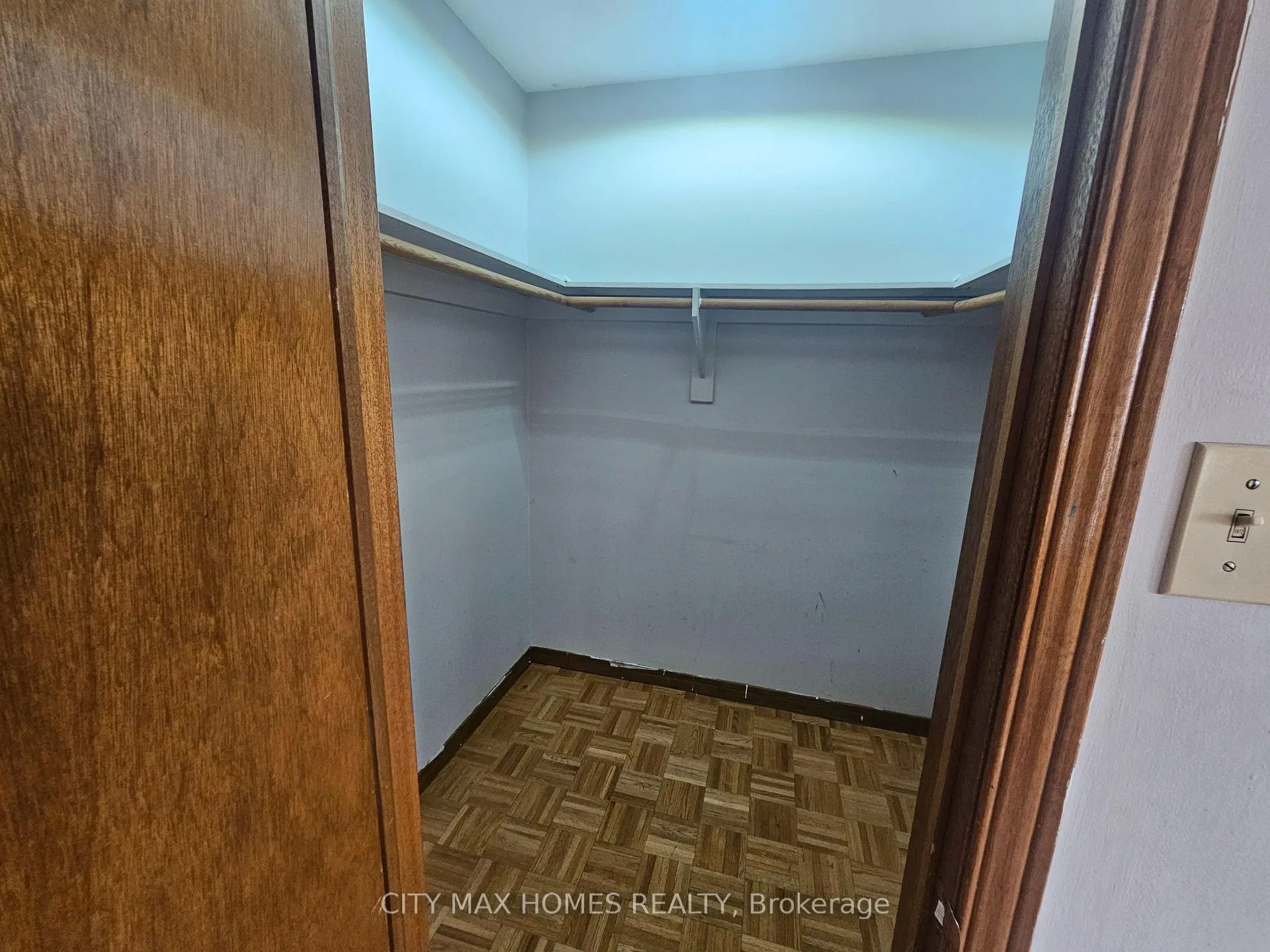 Photo 6 of 20 Windmill Boulevard, Brampton, Fletcher's Creek South — HOMEH