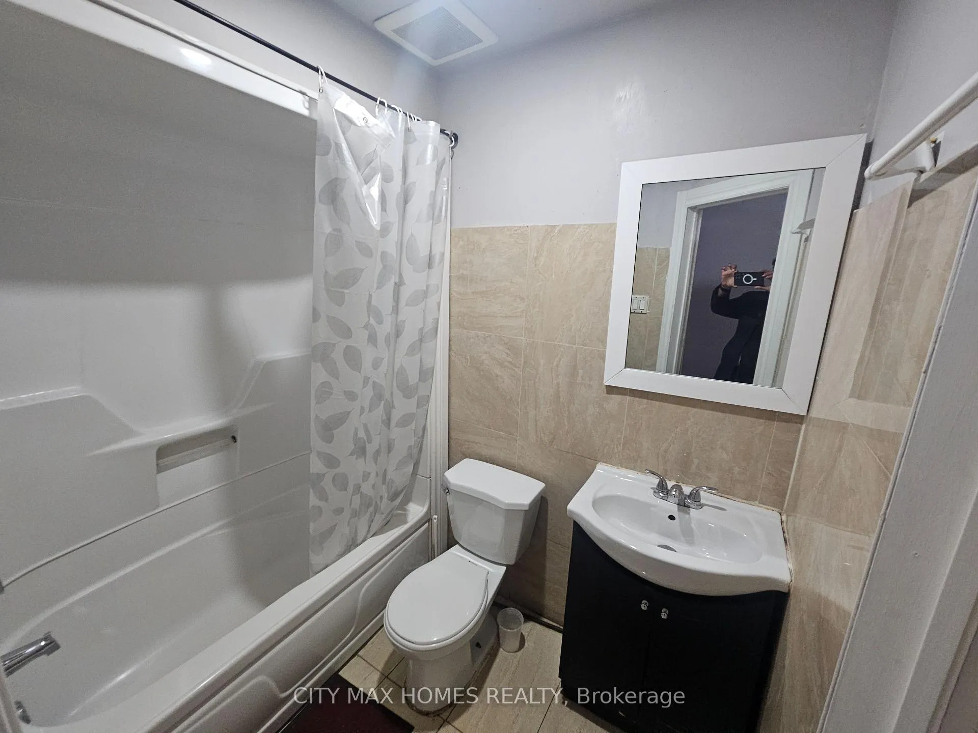 Photo 10 of 20 Windmill Boulevard, Brampton, Fletcher's Creek South — HOMEH
