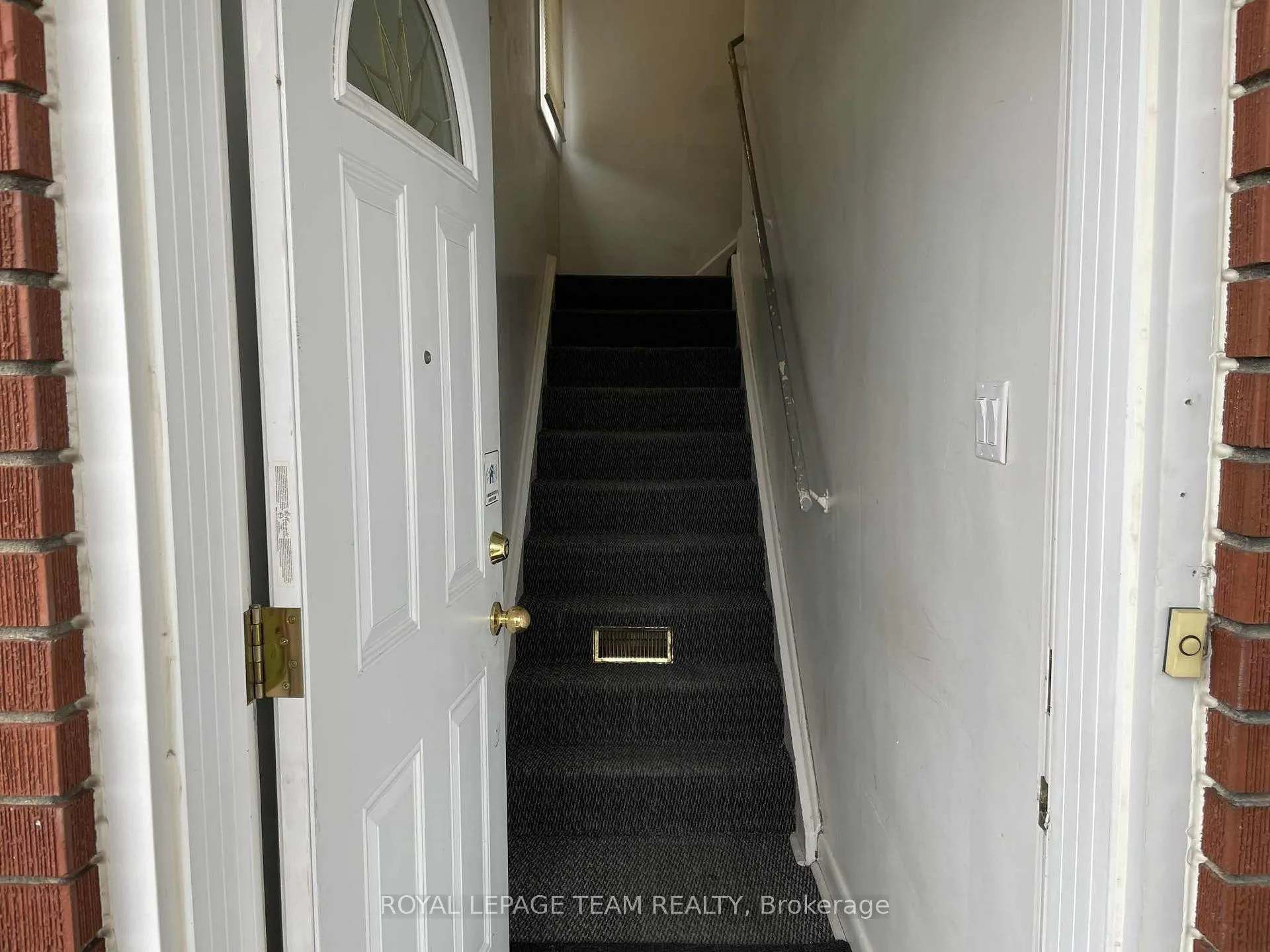 Photo 2 of 482 Vernon Avenue, Ottawa, Overbrook/Castle Heights — HOMEH