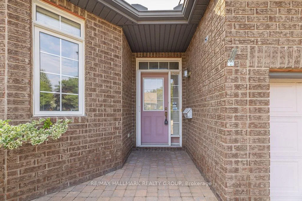 Photo 3 of 104 Bartlett Private, Ottawa, Hunt Club/Western Community — HOMEH