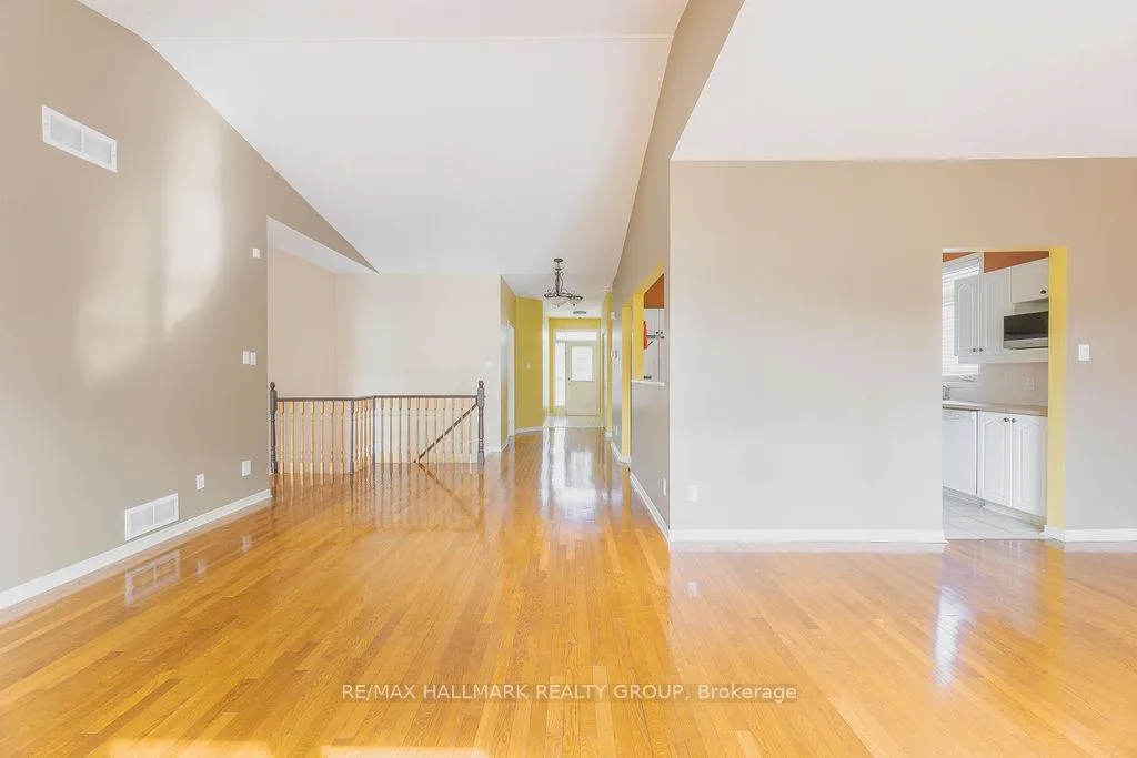 Photo 9 of 104 Bartlett Private, Ottawa, Hunt Club/Western Community — HOMEH