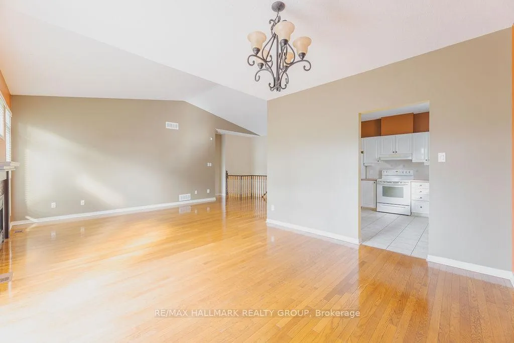 Photo 10 of 104 Bartlett Private, Ottawa, Hunt Club/Western Community — HOMEH