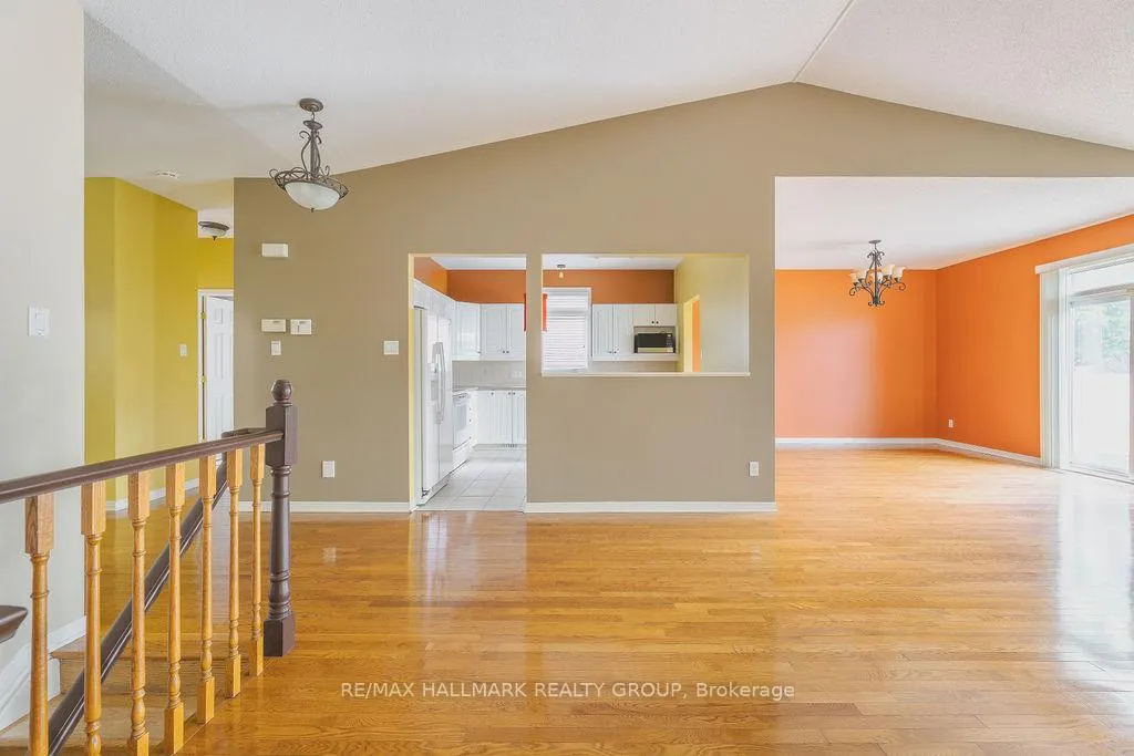 Photo 11 of 104 Bartlett Private, Ottawa, Hunt Club/Western Community — HOMEH