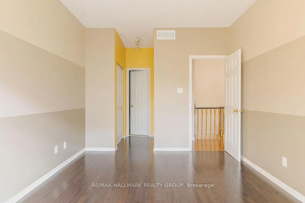 Photo 18 of 104 Bartlett Private, Ottawa, Hunt Club/Western Community — HOMEH