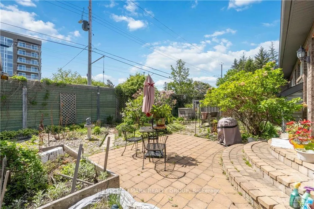 Photo 37 of 104 Bartlett Private, Ottawa, Hunt Club/Western Community — HOMEH