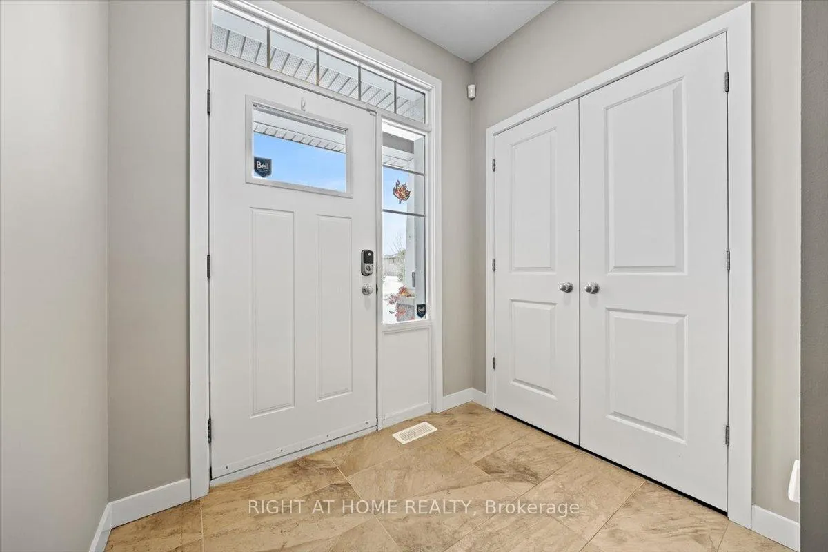 Photo 4 of 319 Oxer Place, Ottawa, Kanata - Emerald Meadows/Trailwest — HOMEH