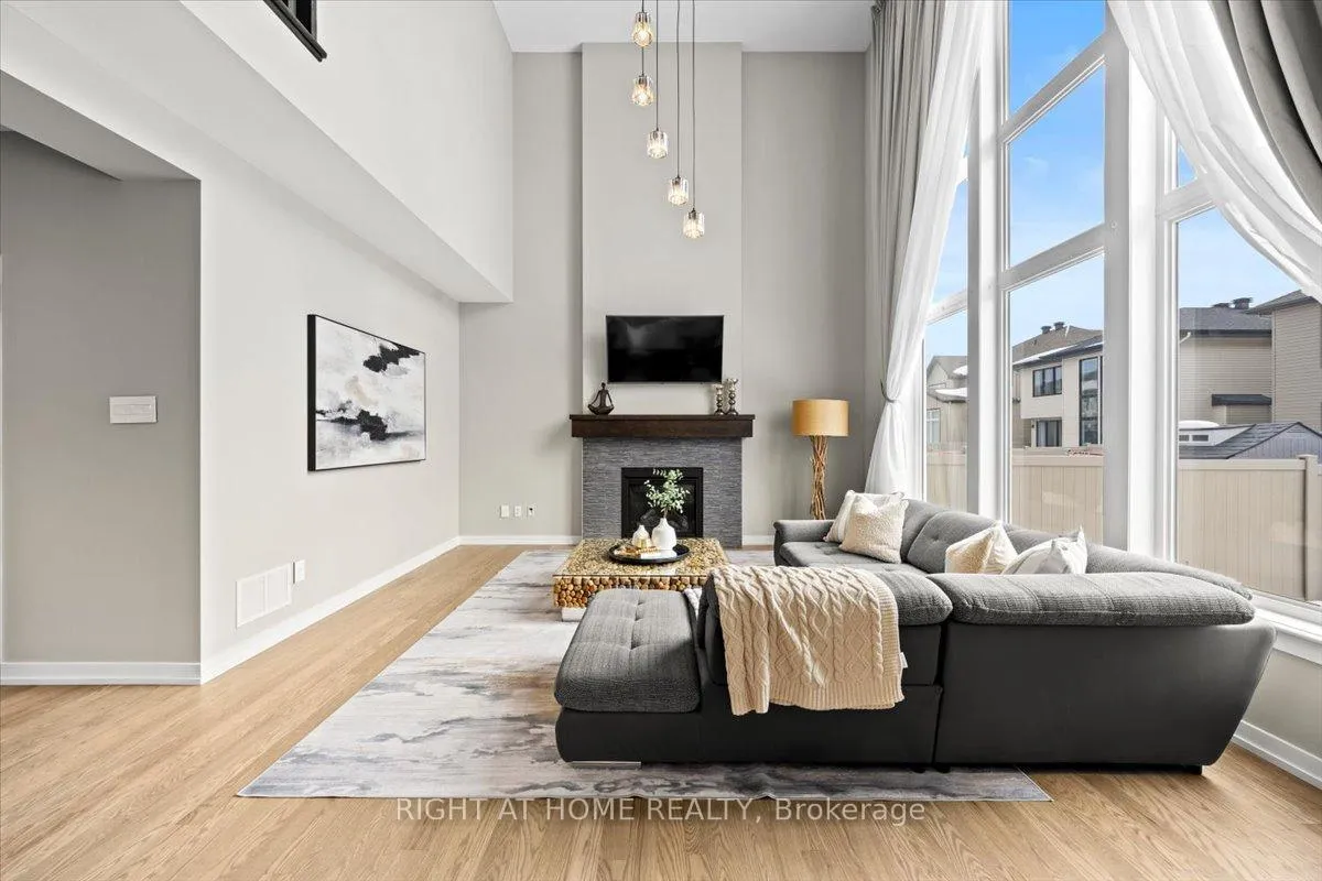 Photo 10 of 319 Oxer Place, Ottawa, Kanata - Emerald Meadows/Trailwest — HOMEH