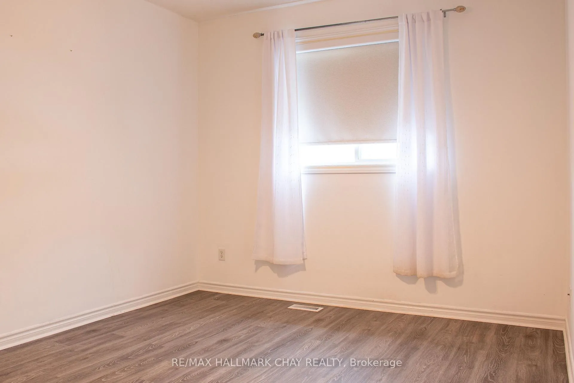 Photo 9 of 107 Tunbridge Road, Barrie, Georgian Drive — HOMEH