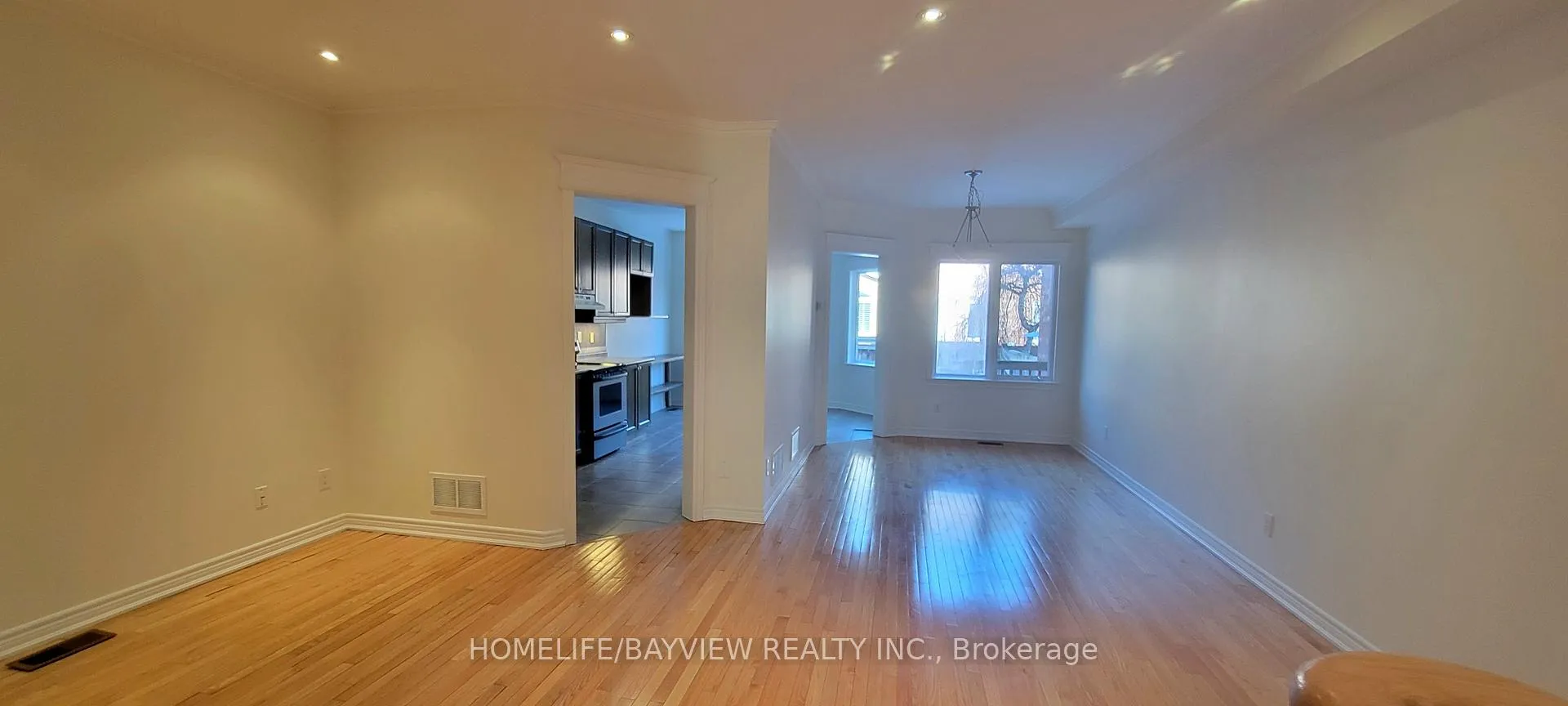 Photo 3 of 17 Mill River Drive, Vaughan, Patterson — HOMEH