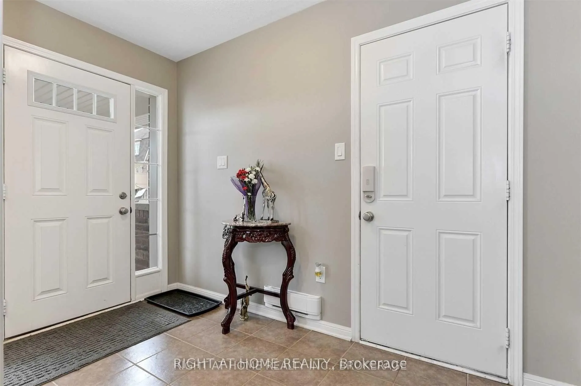 Photo 2 of 939 Nadalin Heights, Milton, Willmott — HOMEH