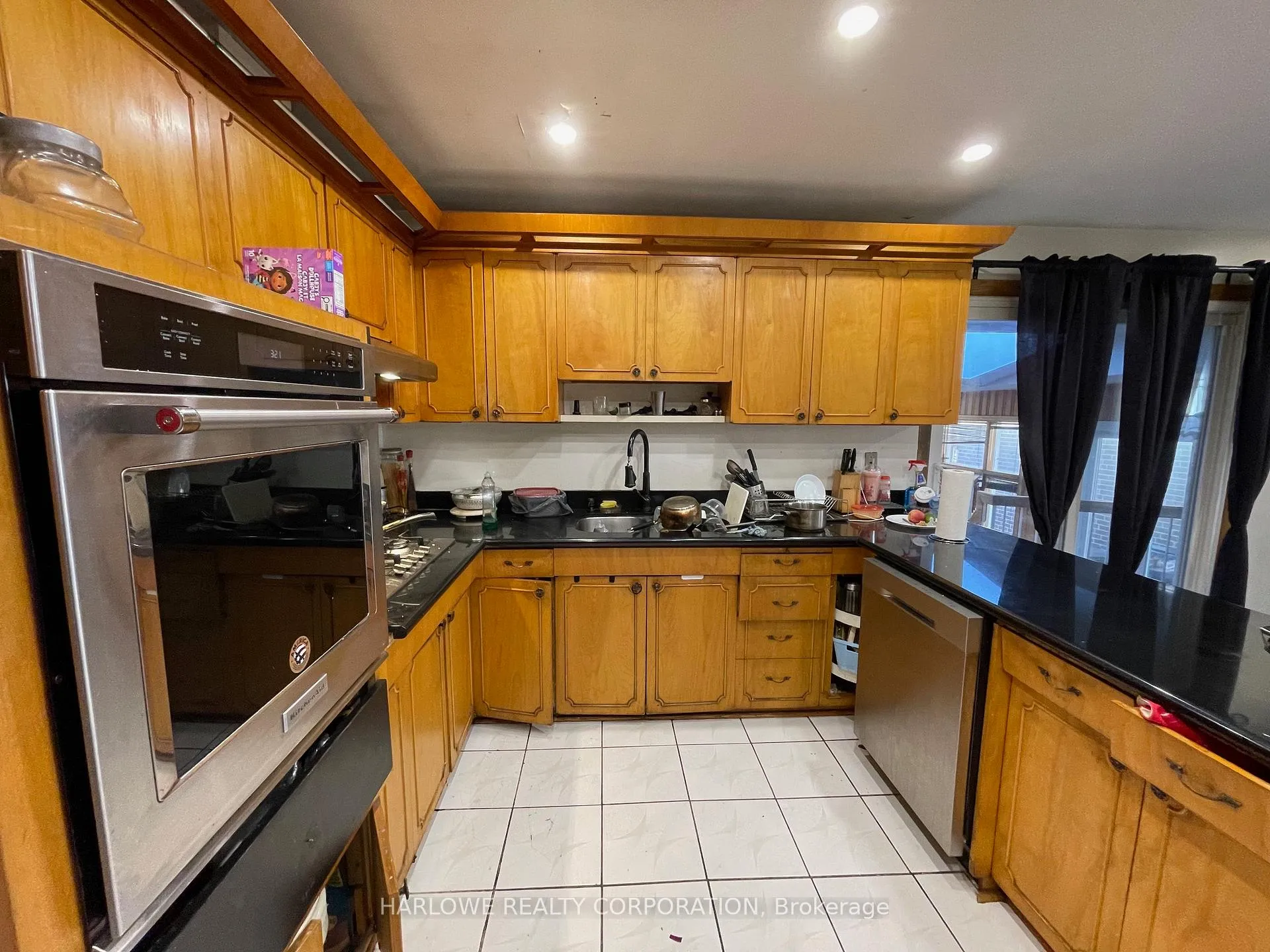 Photo 6 of 245 Derrydown Road, North York, York University Heights — HOMEH