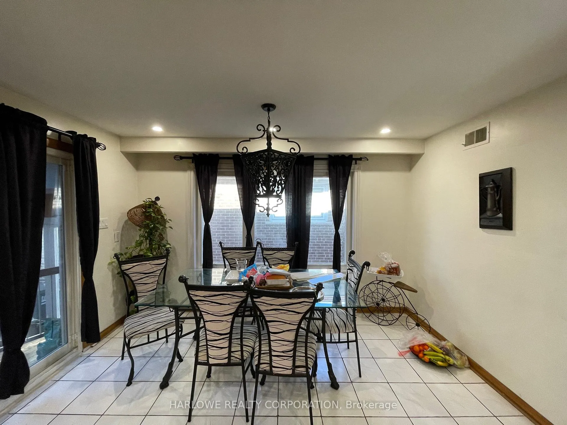 Photo 7 of 245 Derrydown Road, North York, York University Heights — HOMEH
