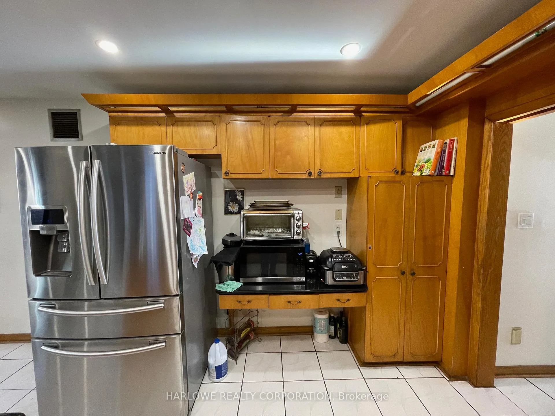Photo 8 of 245 Derrydown Road, North York, York University Heights — HOMEH