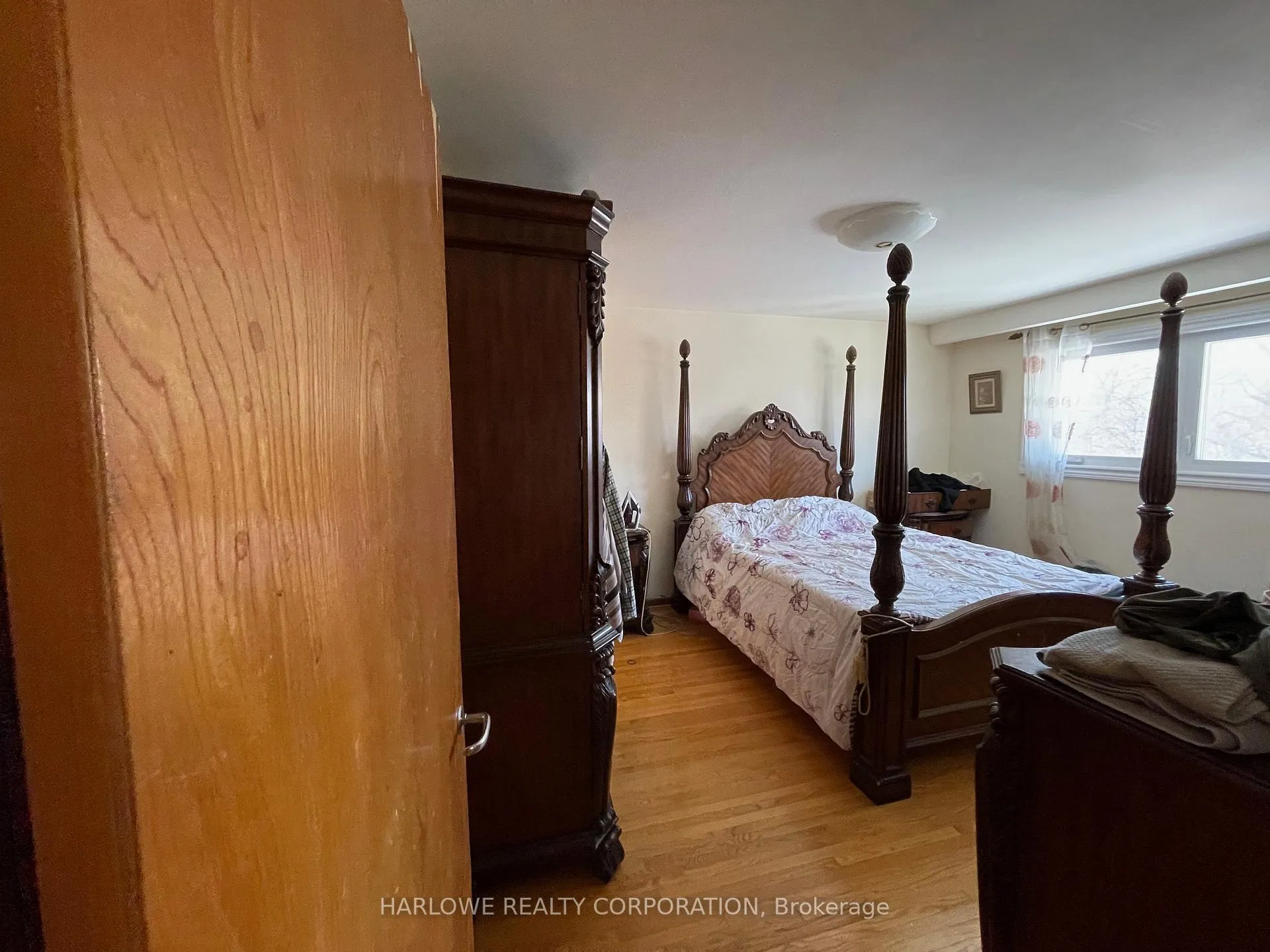 Photo 11 of 245 Derrydown Road, North York, York University Heights — HOMEH