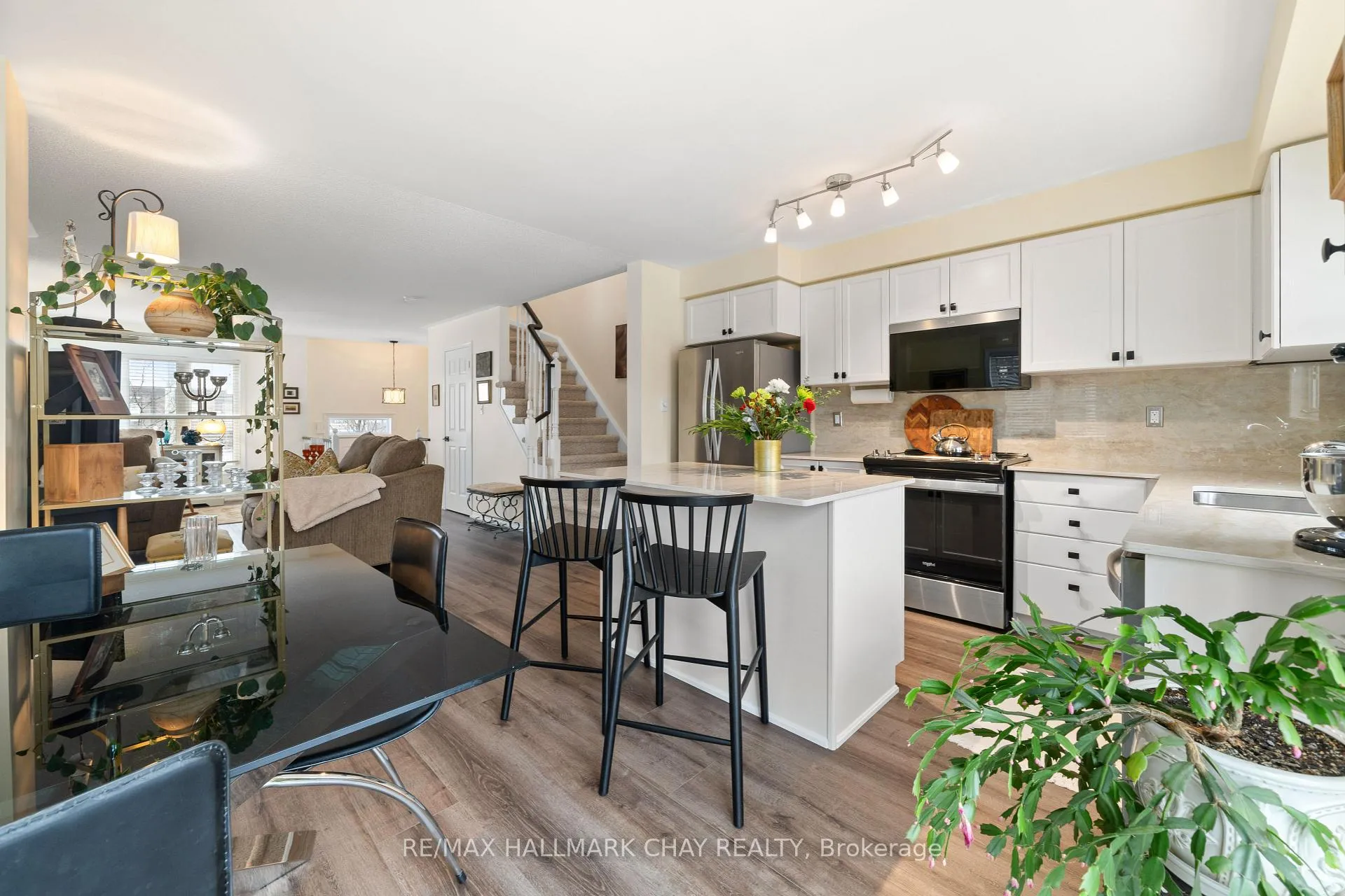 Photo 2 of Unit 13, 571 Longworth Avenue, Clarington, Bowmanville — HOMEH