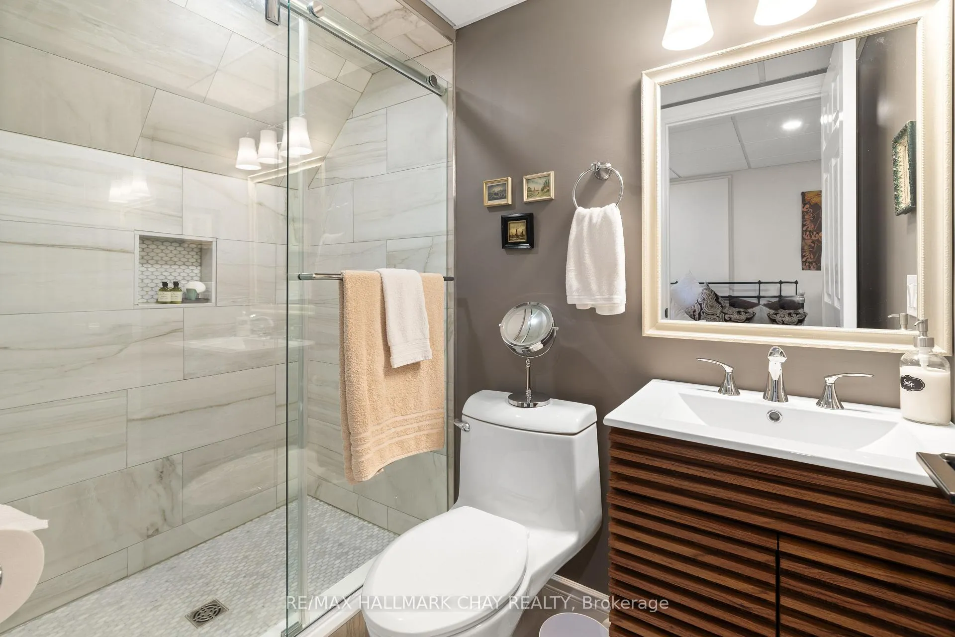 Photo 11 of Unit 13, 571 Longworth Avenue, Clarington, Bowmanville — HOMEH
