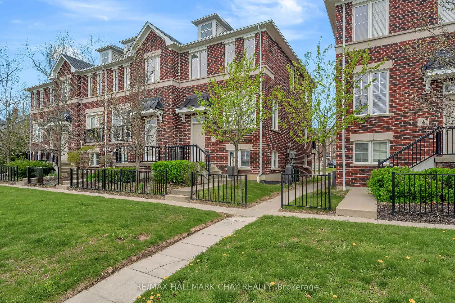 Photo 1 of Unit 13, 571 Longworth Avenue, Clarington, Bowmanville — HOMEH