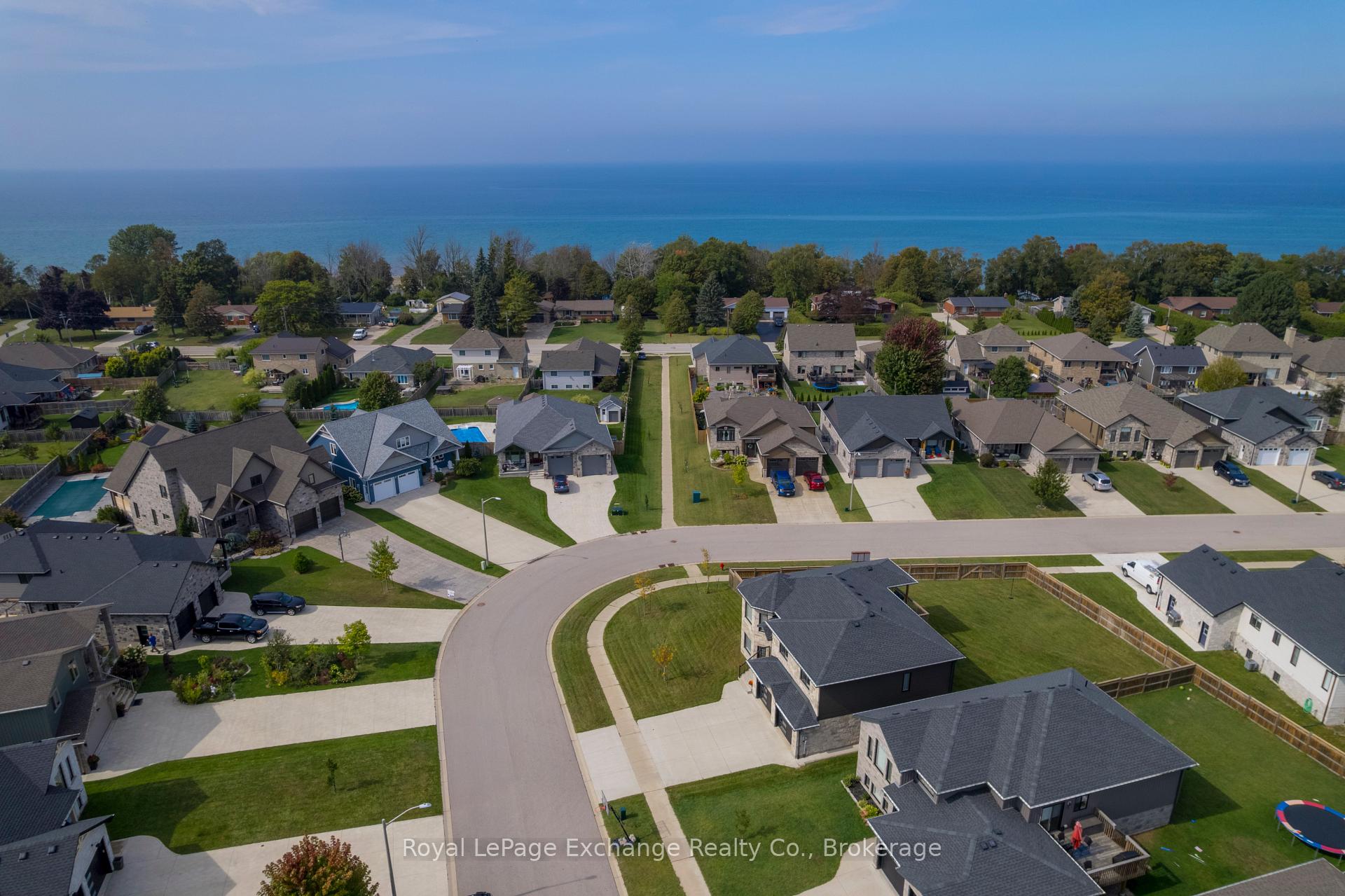 Photo 3 of 31 Lakefield Drive, Kincardine — HOMEH