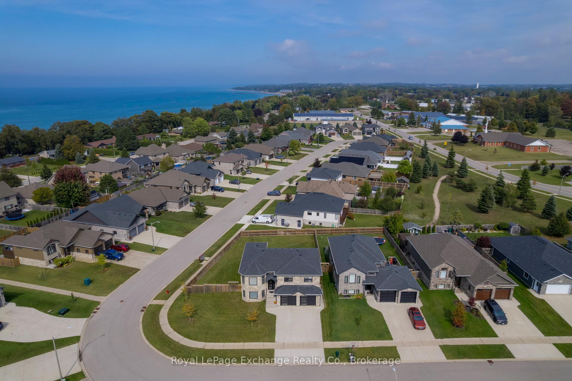 Photo 4 of 31 Lakefield Drive, Kincardine — HOMEH