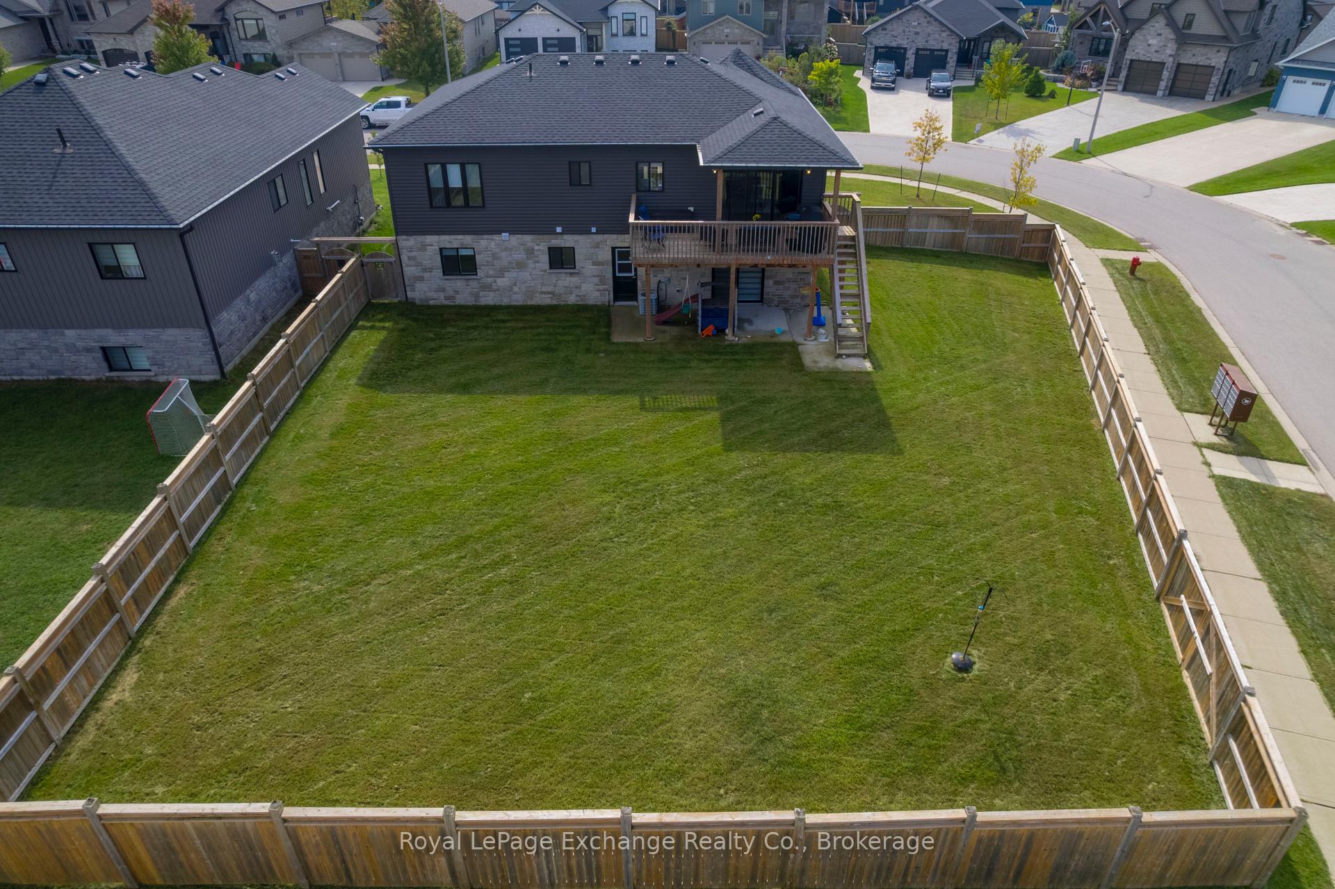 Photo 5 of 31 Lakefield Drive, Kincardine — HOMEH