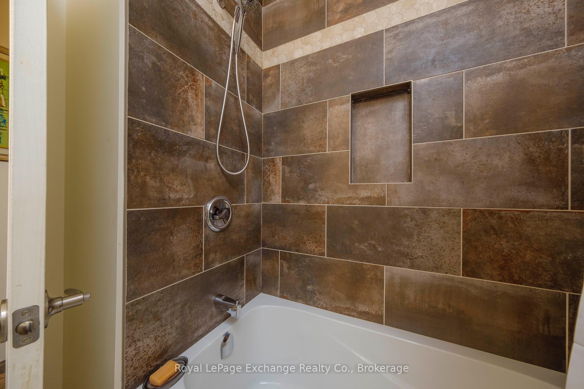 Photo 21 of 31 Lakefield Drive, Kincardine — HOMEH