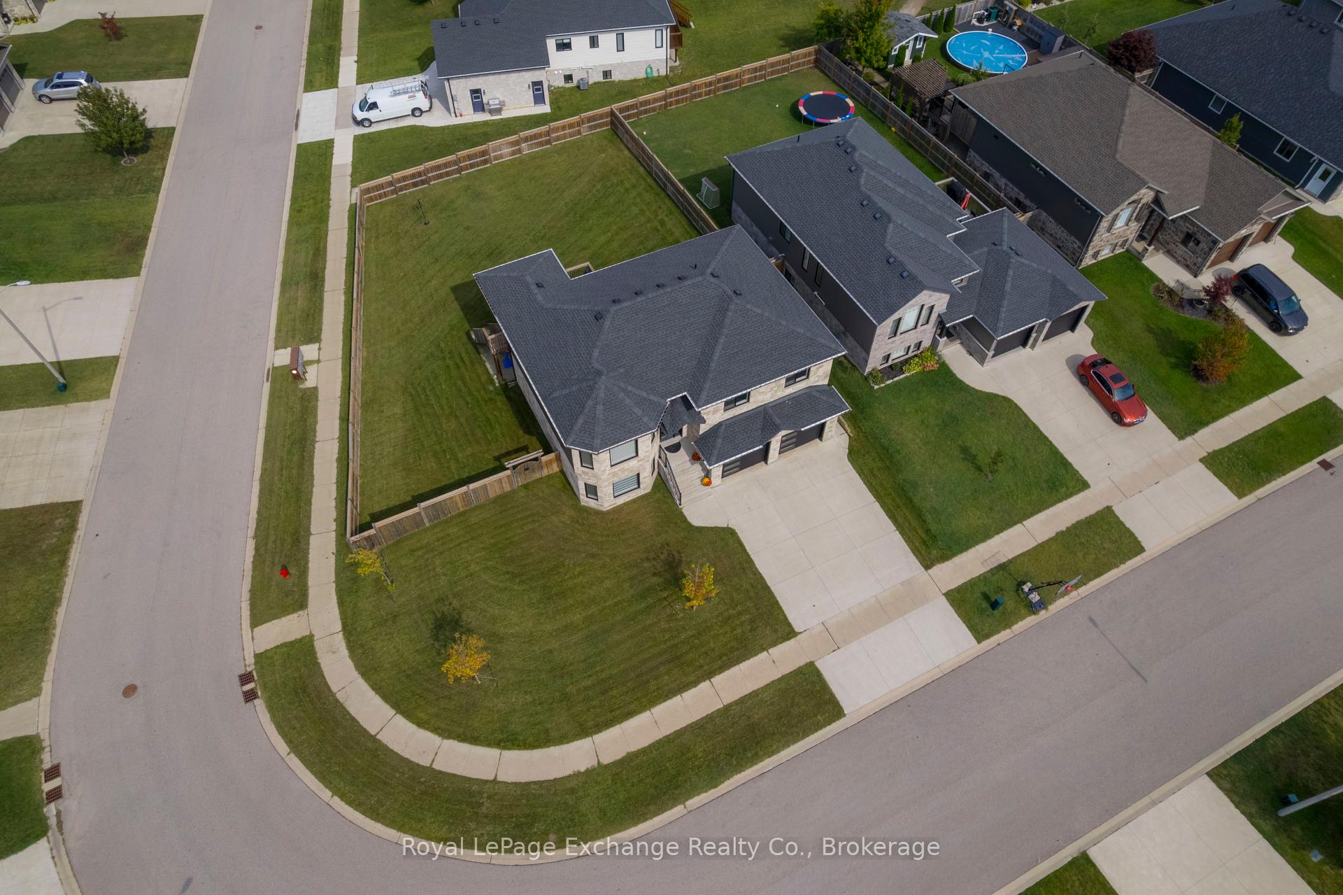 Photo 37 of 31 Lakefield Drive, Kincardine — HOMEH