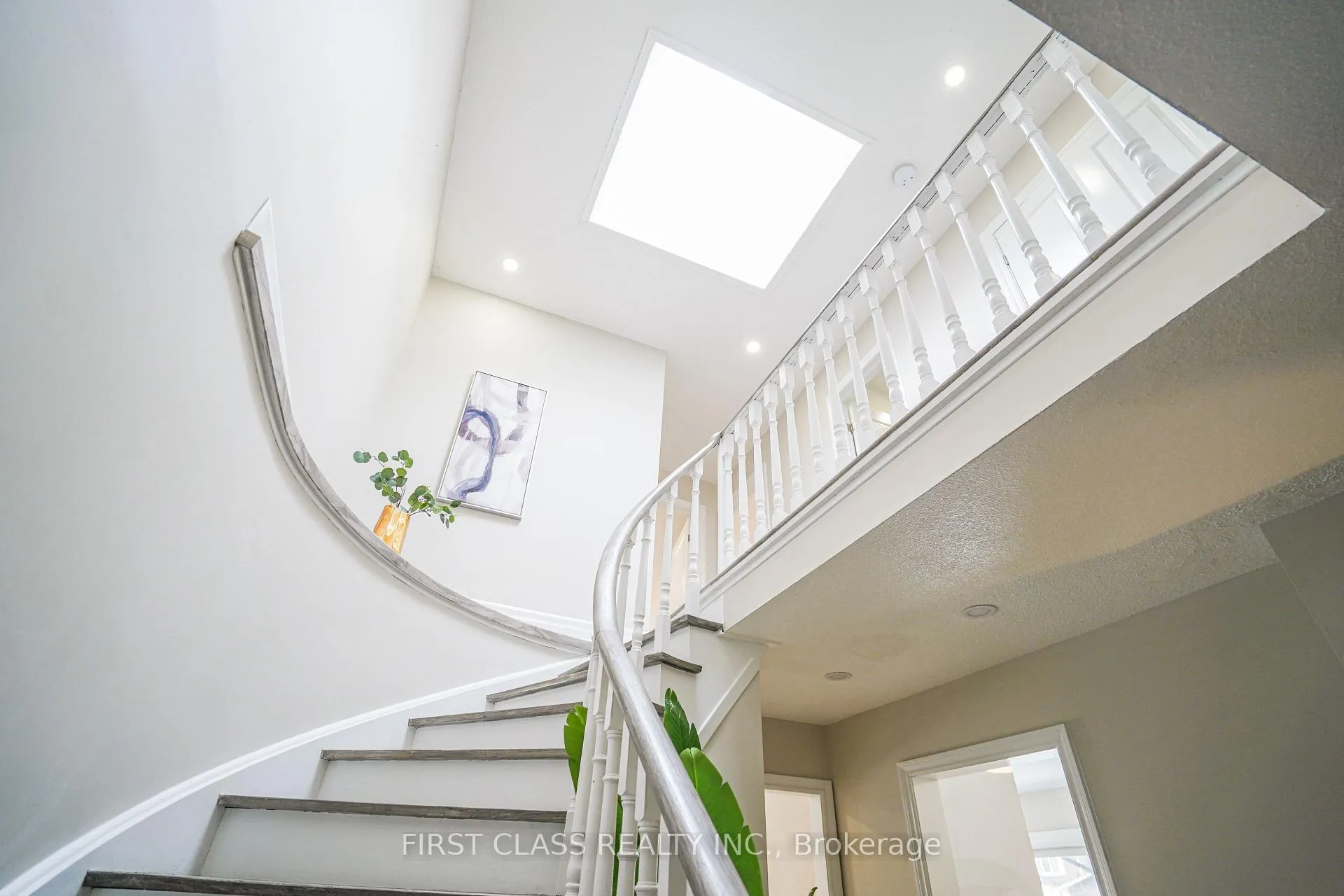 Photo 10 of 12 Radford Crescent, Markham, Sherwood-Amberglen — HOMEH