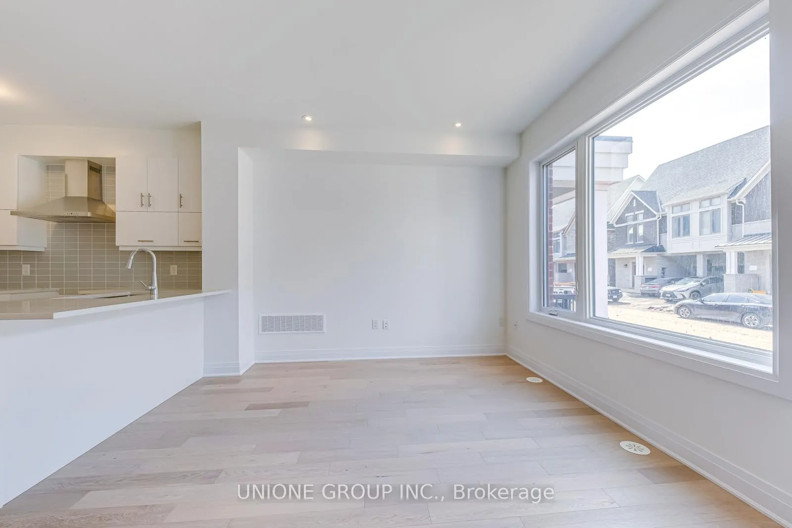 Photo 5 of 3271 Crystal Drive, Oakville, Glenorchy — HOMEH