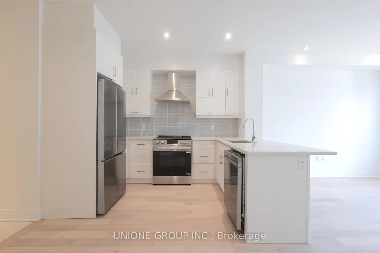 Photo 9 of 3271 Crystal Drive, Oakville, Glenorchy — HOMEH