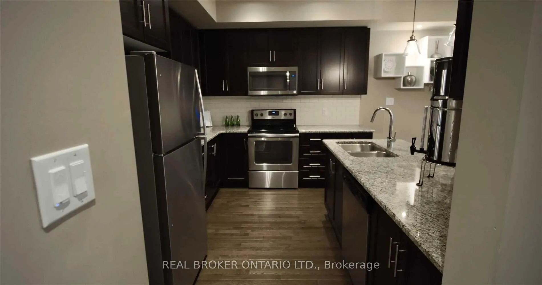 Photo 12 of 3102 Biltmore Common, Oakville, Joshua Meadows — HOMEH