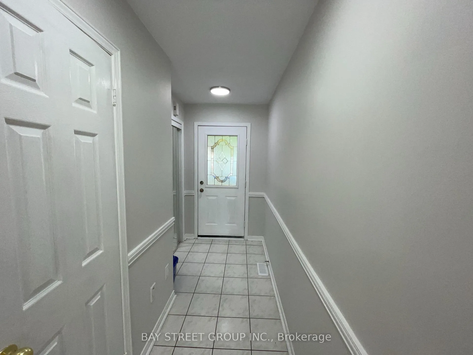 Photo 2 of 4404 Vallence Drive, Burlington, Shoreacres — HOMEH