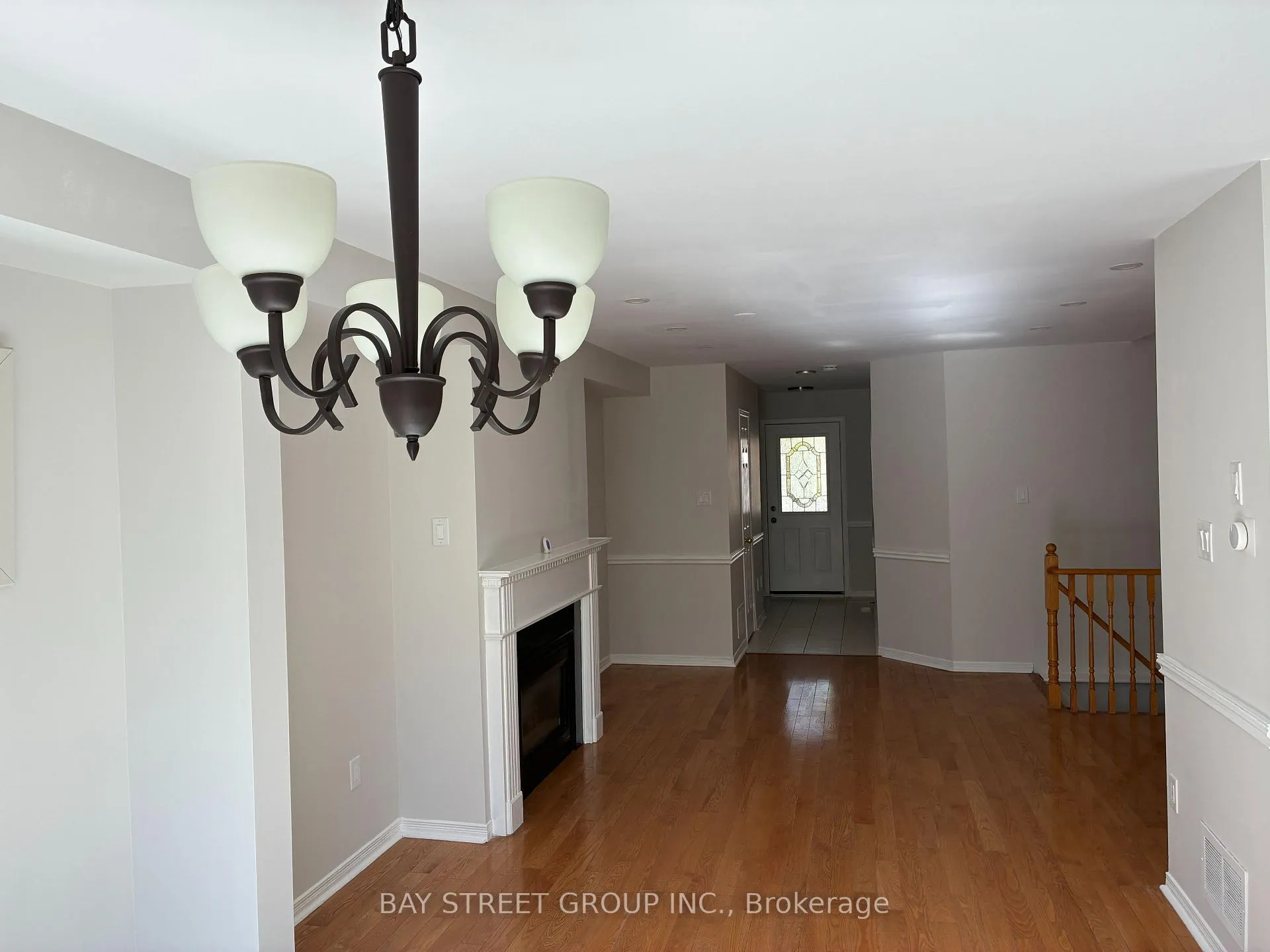 Photo 5 of 4404 Vallence Drive, Burlington, Shoreacres — HOMEH