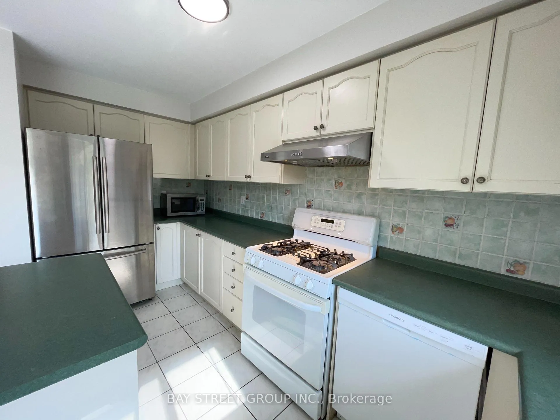 Photo 8 of 4404 Vallence Drive, Burlington, Shoreacres — HOMEH