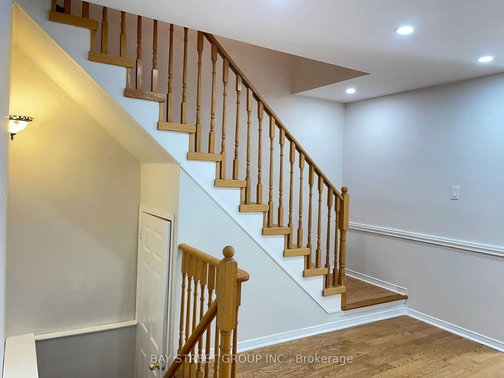 Photo 11 of 4404 Vallence Drive, Burlington, Shoreacres — HOMEH