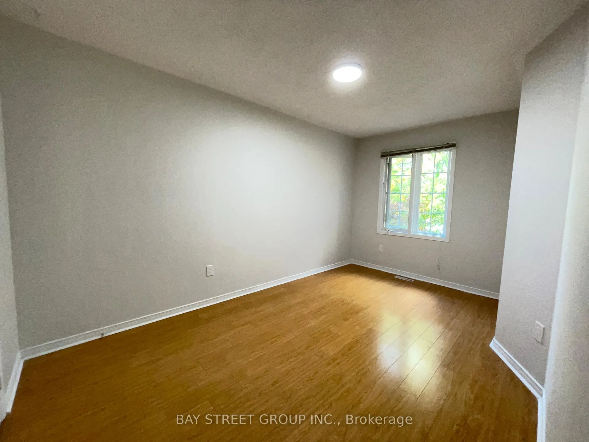 Photo 15 of 4404 Vallence Drive, Burlington, Shoreacres — HOMEH