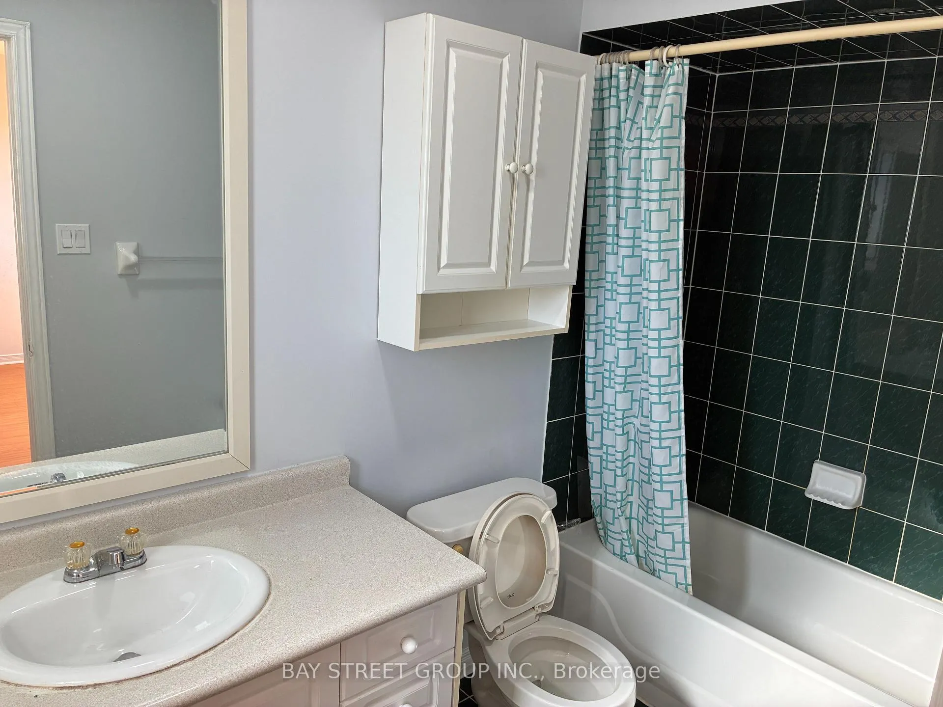 Photo 17 of 4404 Vallence Drive, Burlington, Shoreacres — HOMEH