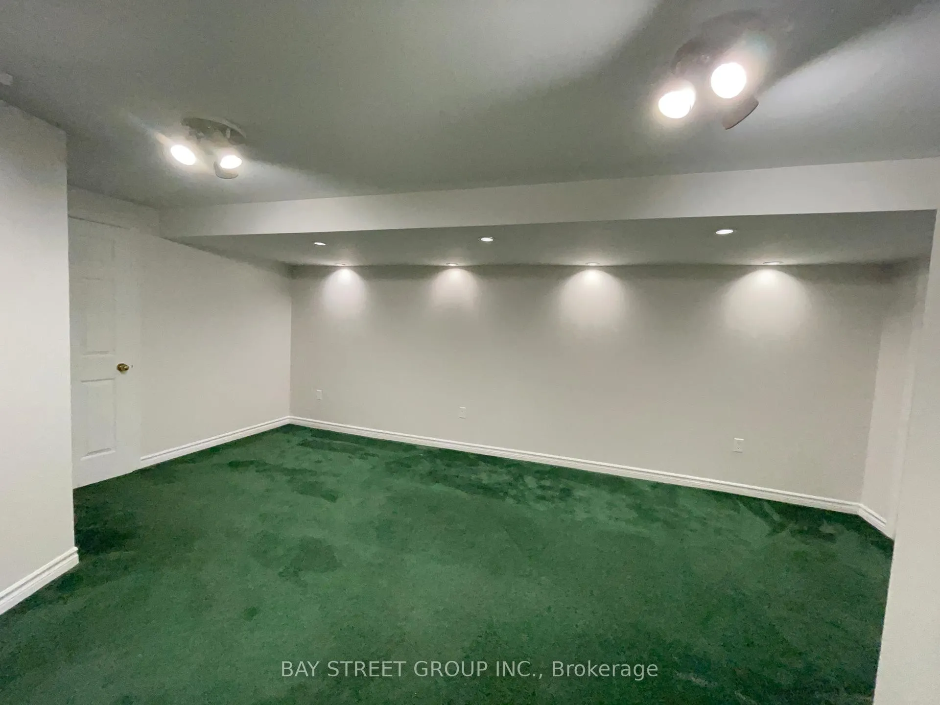 Photo 19 of 4404 Vallence Drive, Burlington, Shoreacres — HOMEH