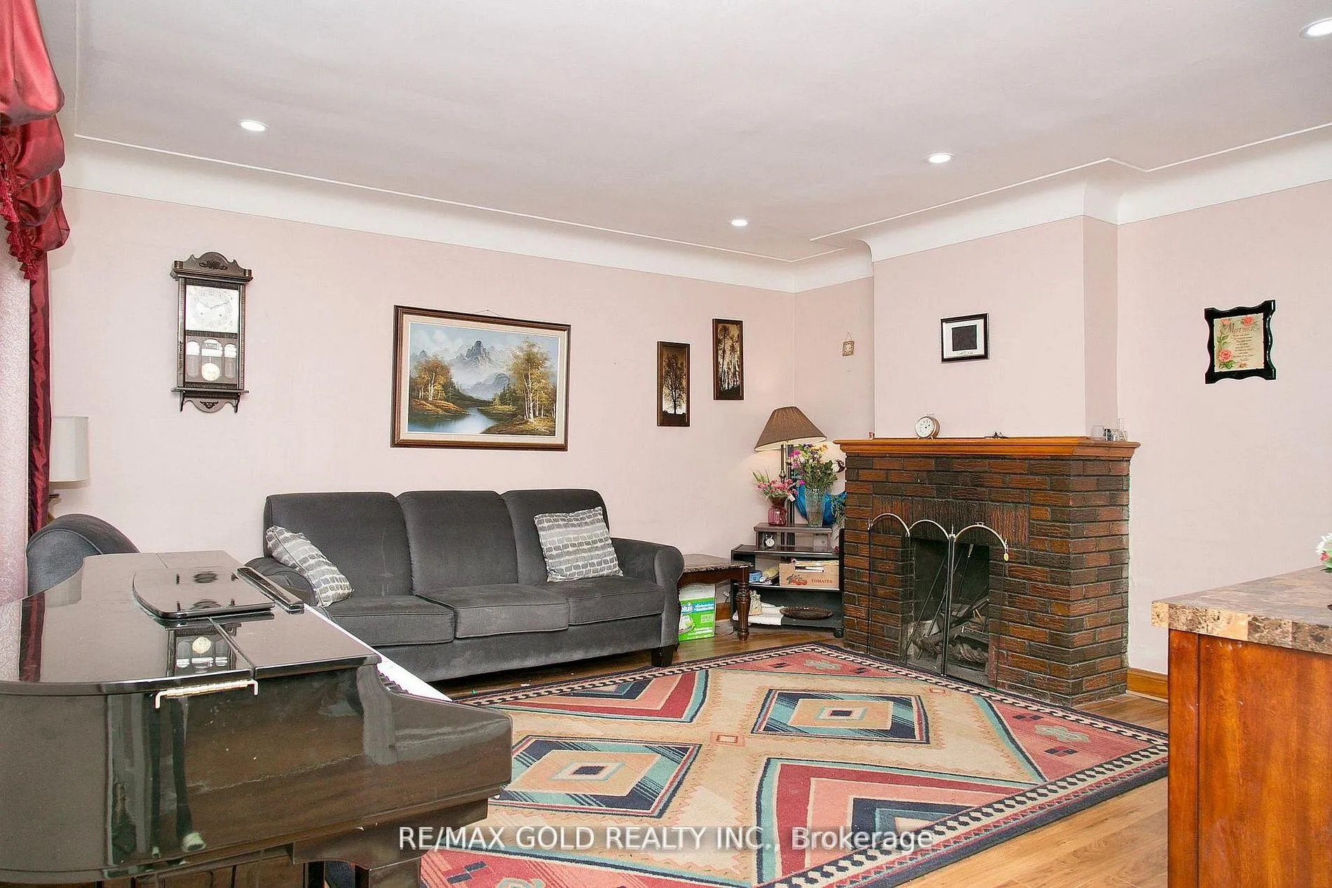 Photo 7 of 1236 Hickory Road, Windsor — HOMEH