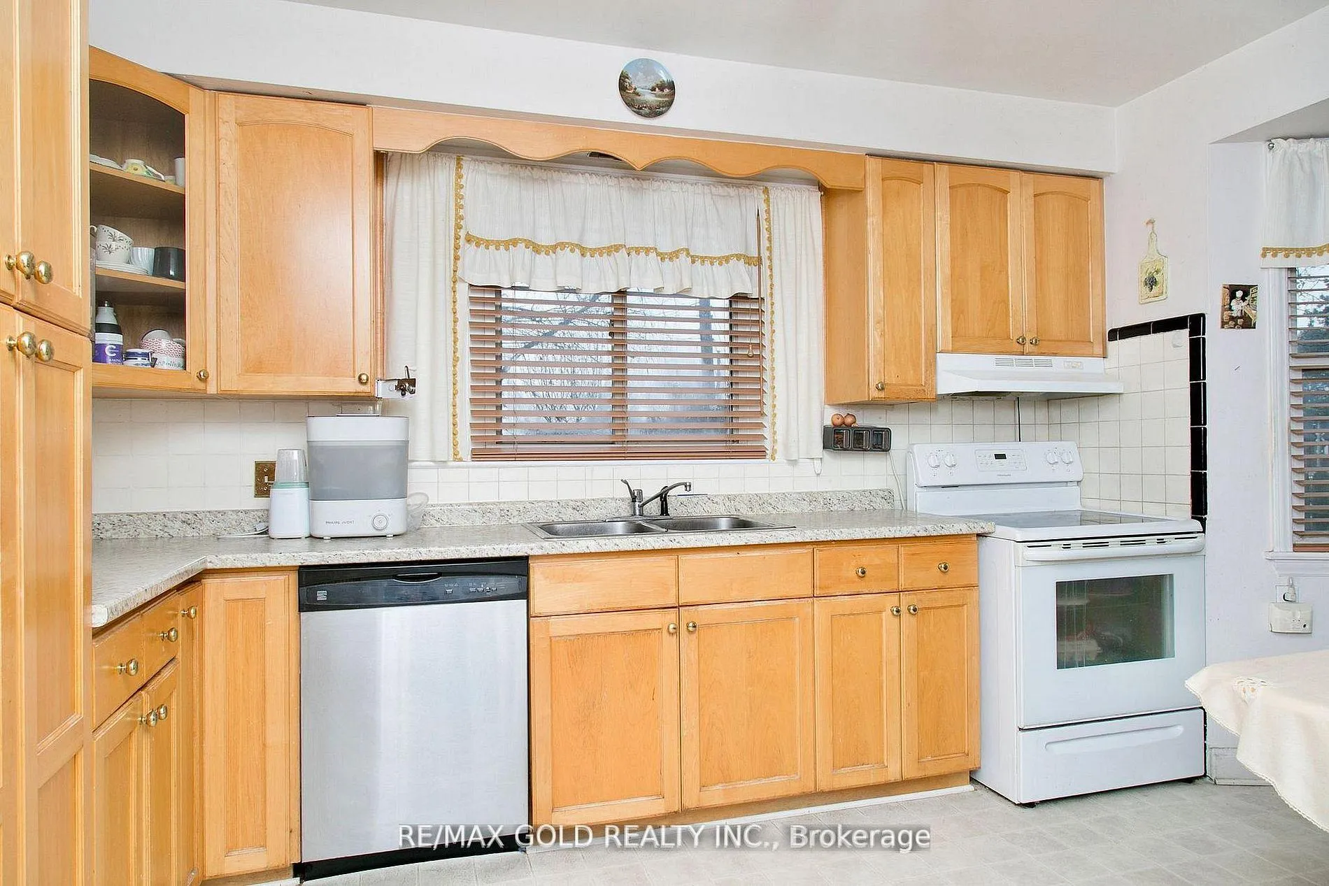 Photo 9 of 1236 Hickory Road, Windsor — HOMEH