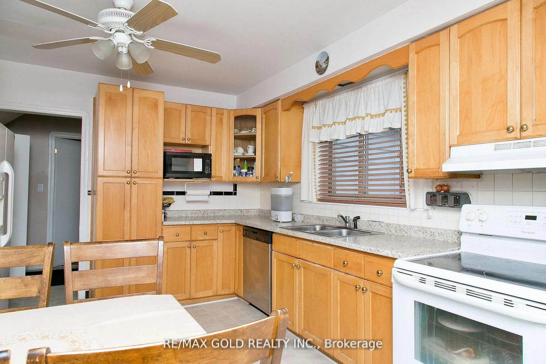 Photo 10 of 1236 Hickory Road, Windsor — HOMEH