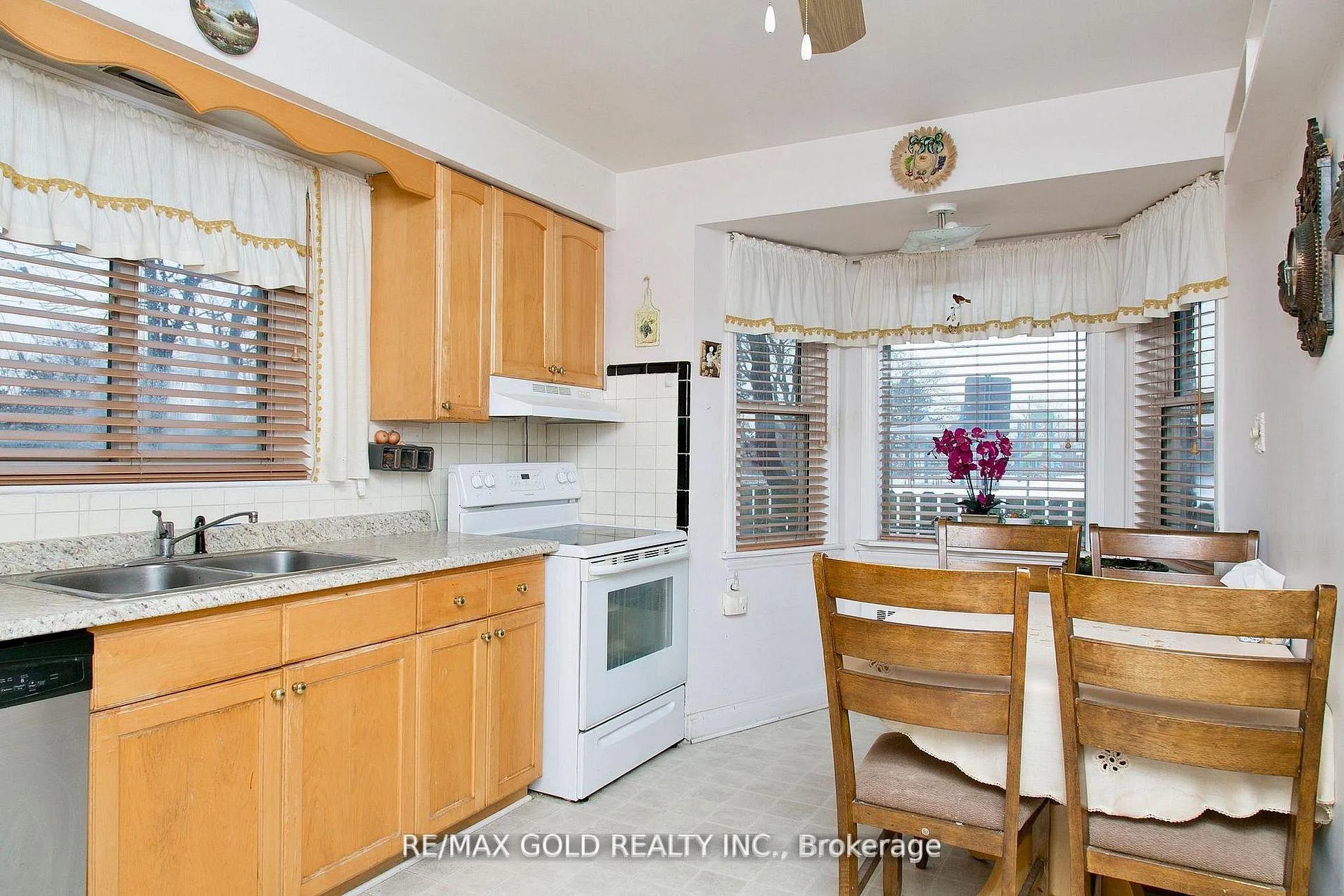 Photo 11 of 1236 Hickory Road, Windsor — HOMEH