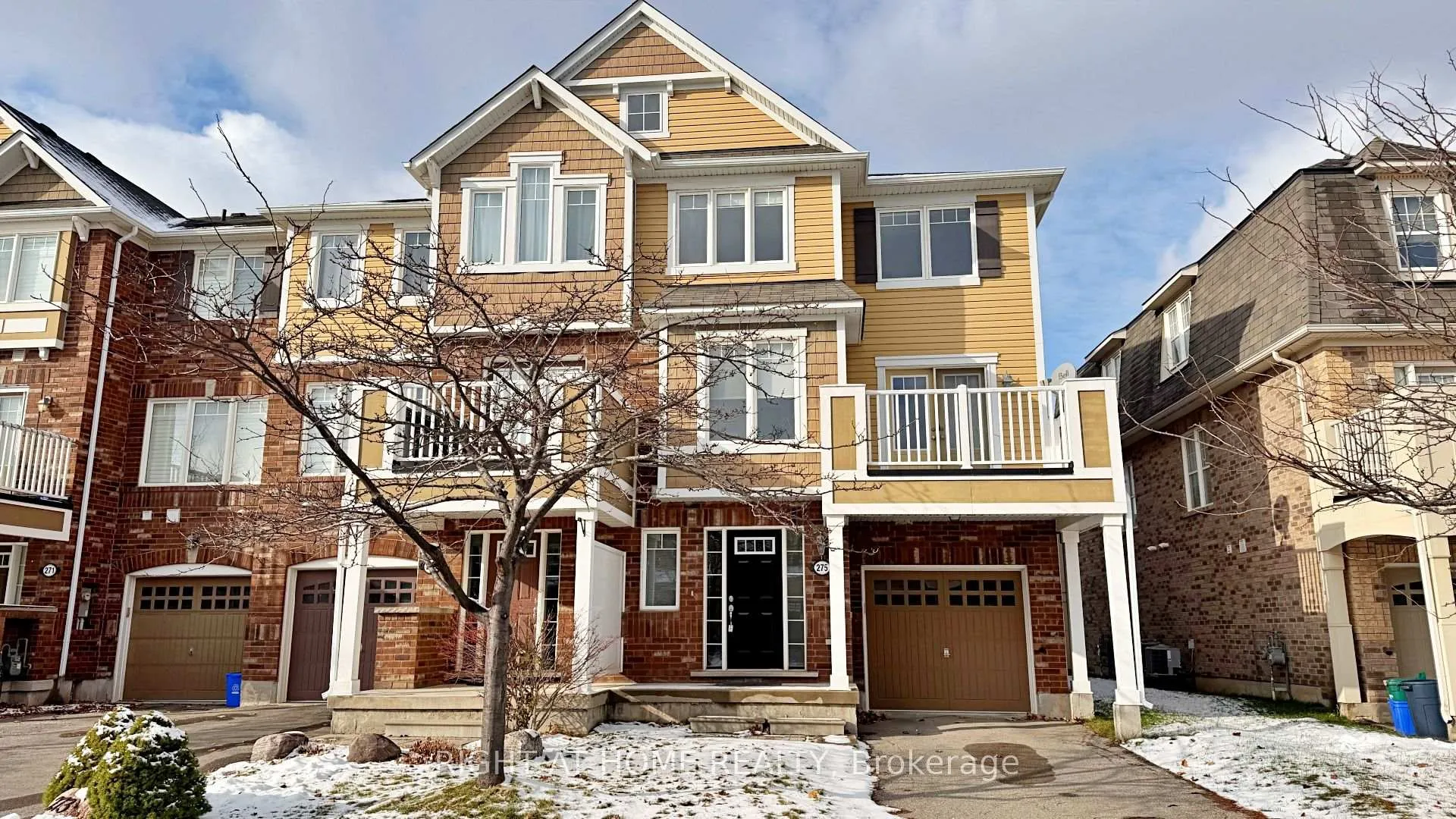Front of 275 Woodley Crescent