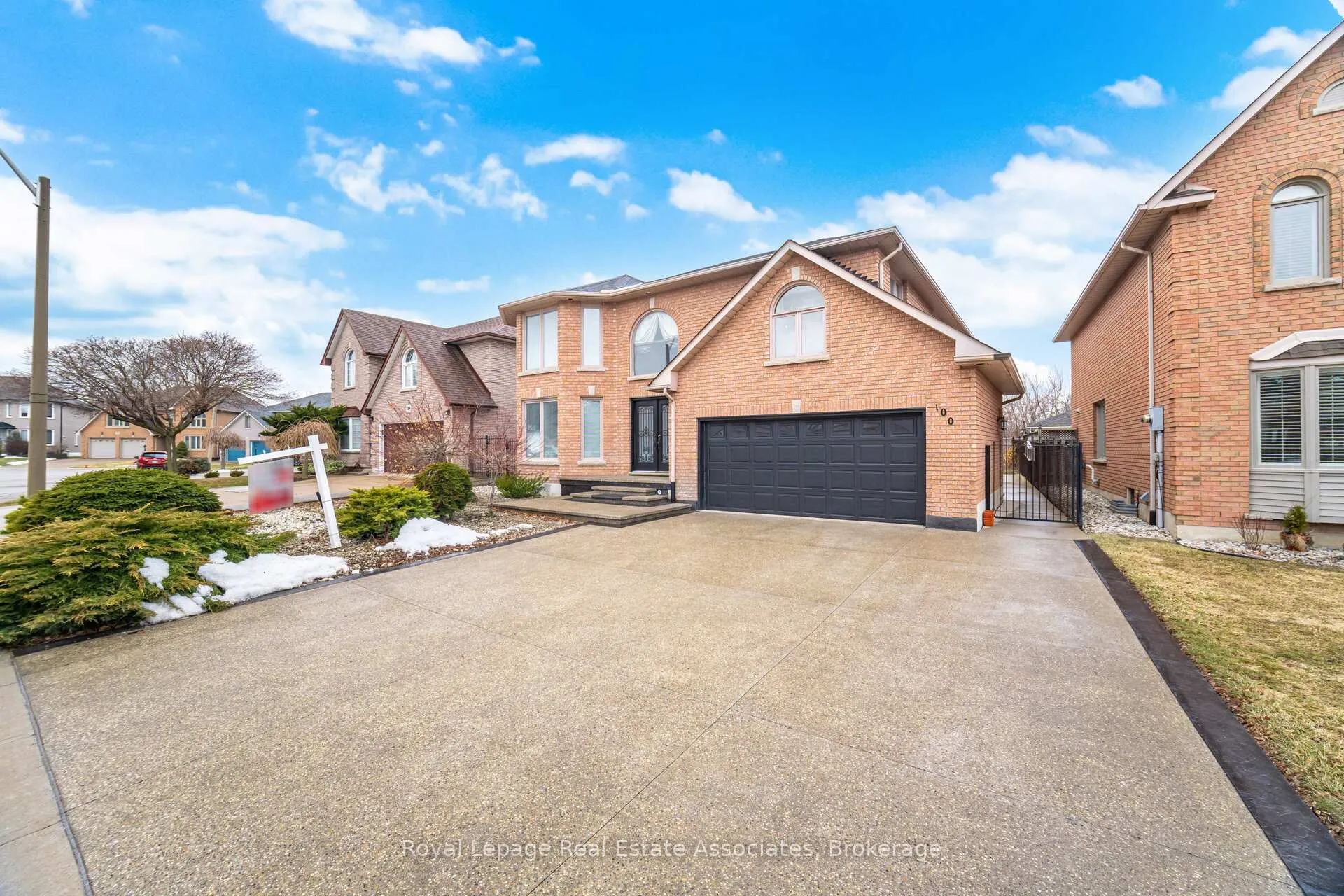Photo 4 of 100 National Drive, Hamilton, Gershome — HOMEH