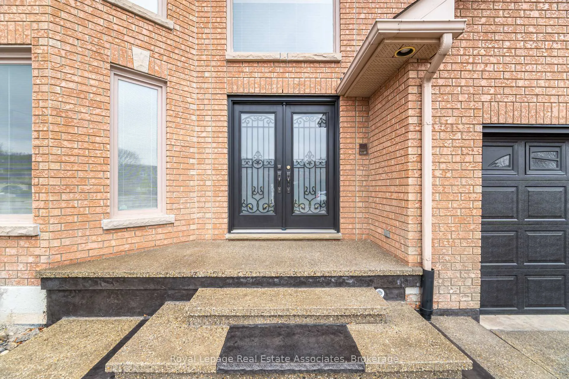 Photo 6 of 100 National Drive, Hamilton, Gershome — HOMEH