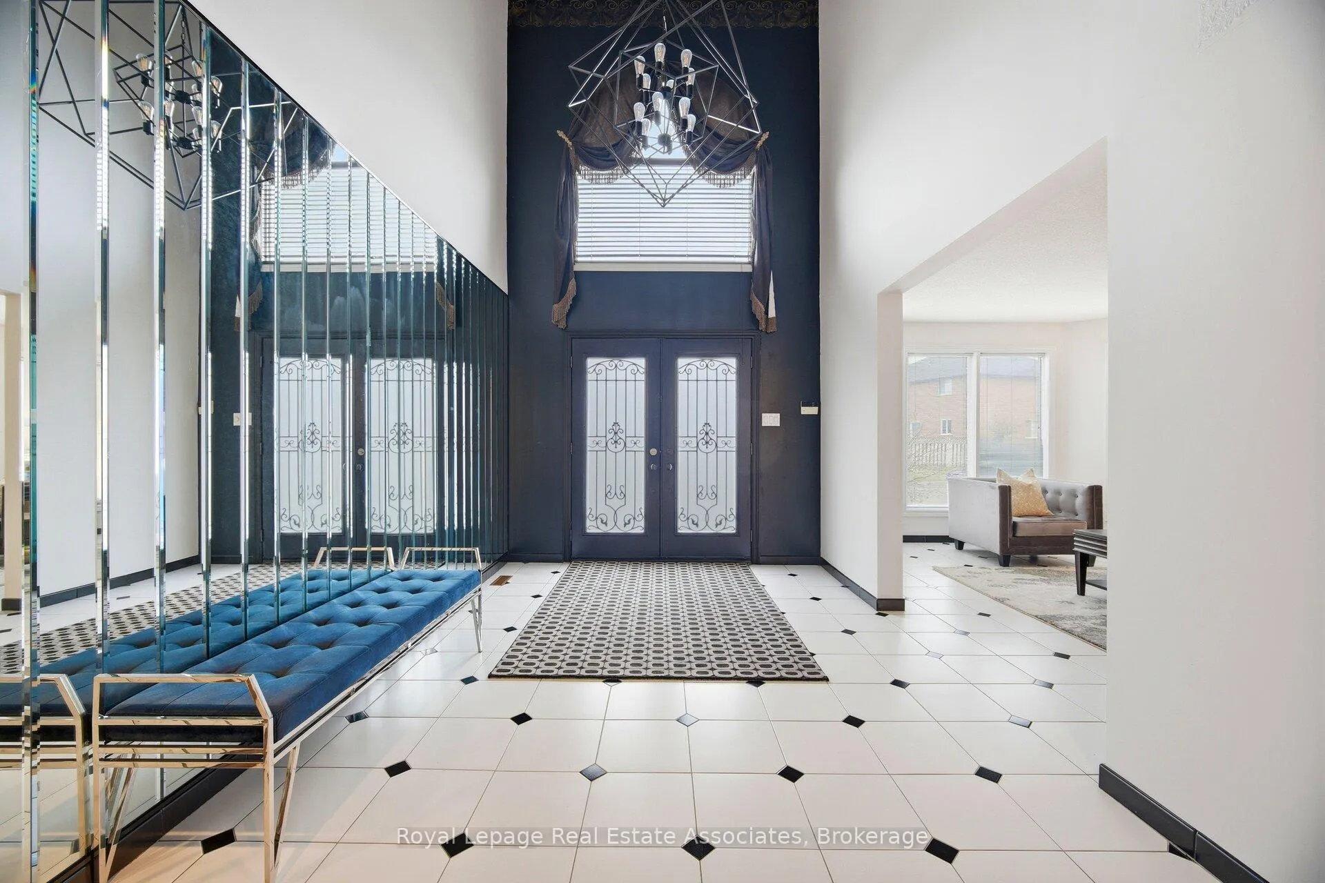 Photo 7 of 100 National Drive, Hamilton, Gershome — HOMEH