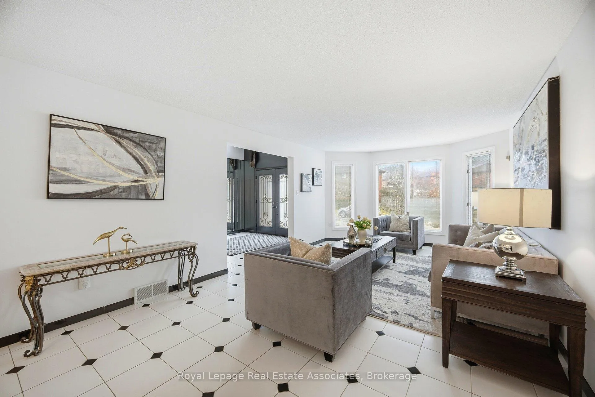 Photo 8 of 100 National Drive, Hamilton, Gershome — HOMEH