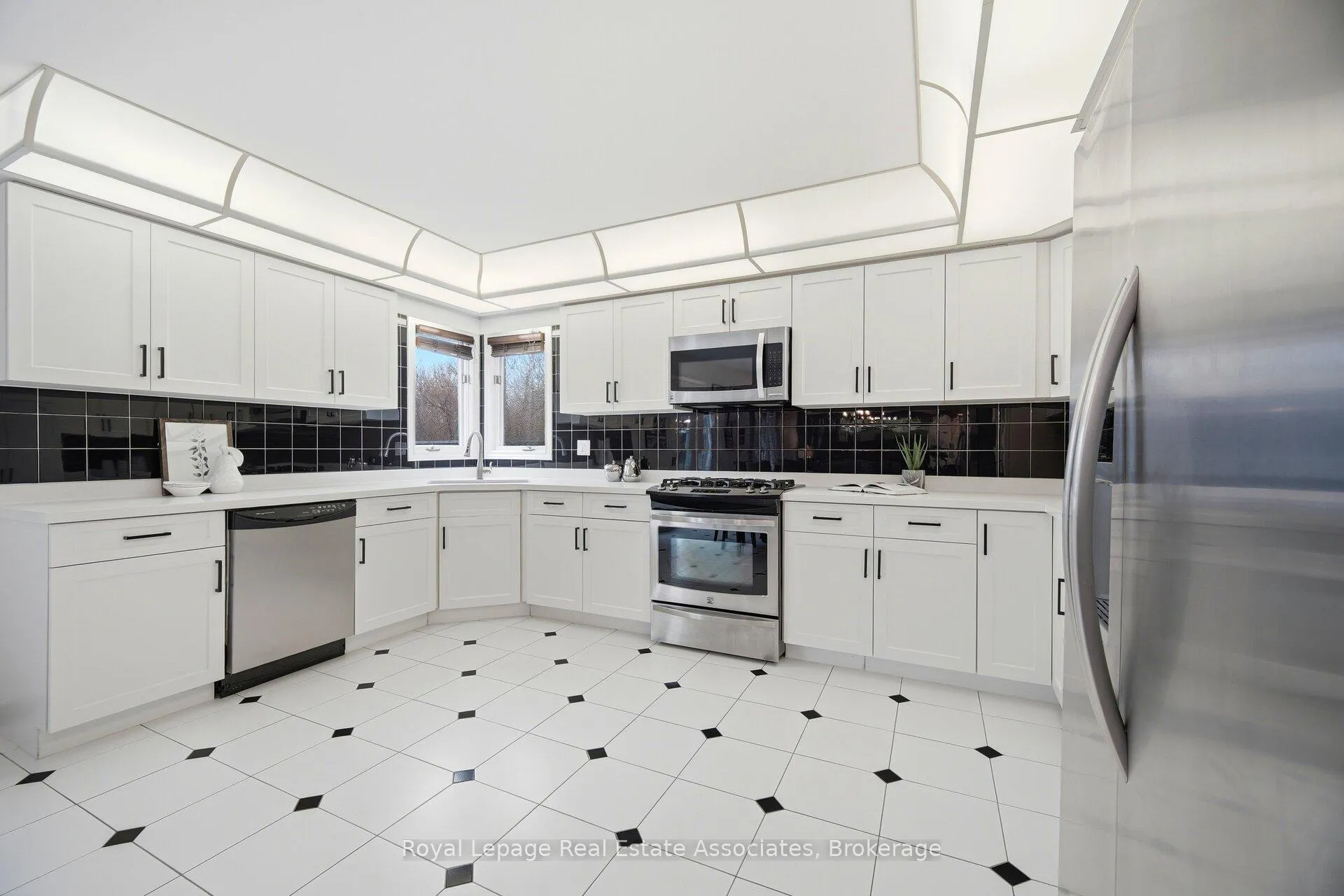 Photo 23 of 100 National Drive, Hamilton, Gershome — HOMEH